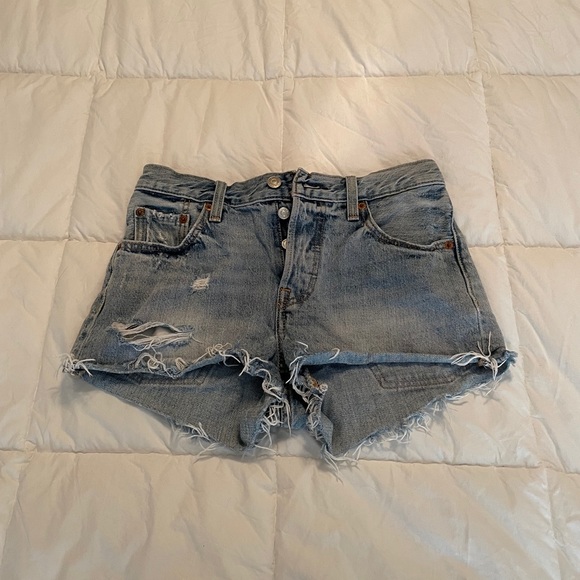 SOLD//Aritzia Levi’s 501 Shorts - Picture 1 of 5